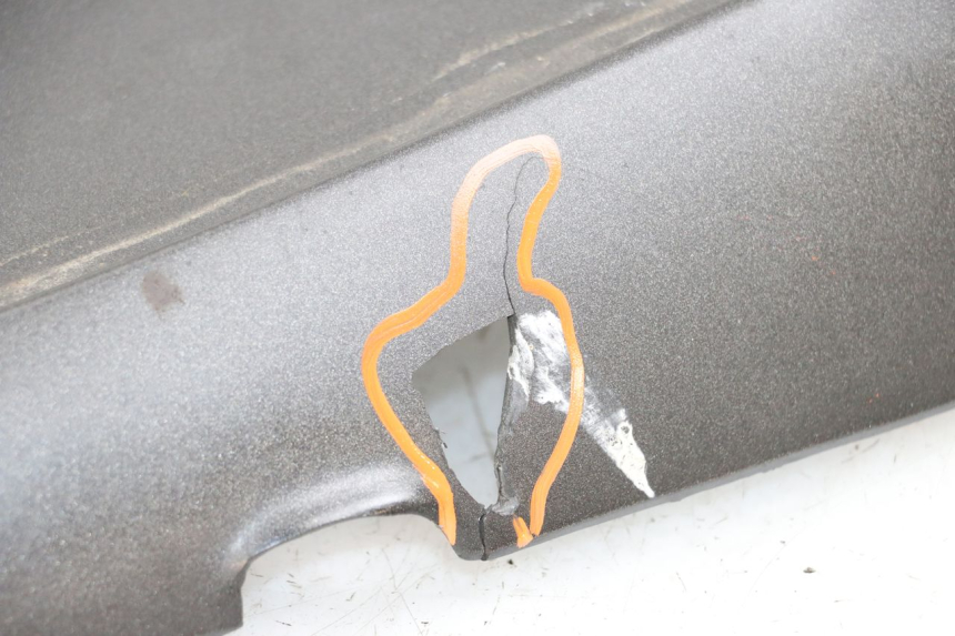 photo de UNTER SITZ VERKLEIDUNG APRILIA SR CARB LC 2T 50 (2004 - 2012) - Zoom auf Gebrauchszustand