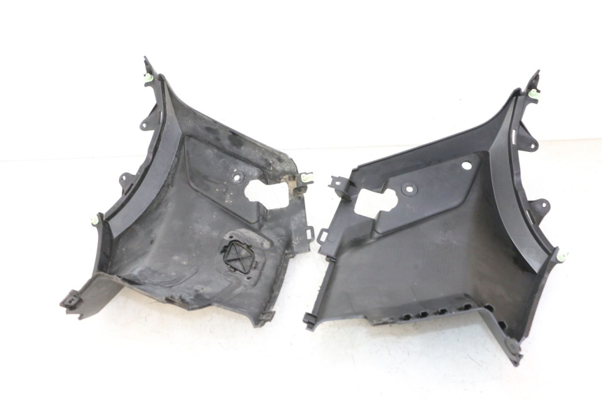 photo de UNTER SITZ VERKLEIDUNG PEUGEOT STREETZONE I NAKED 2T 50 (2018 - 2020) - Oberflächenzustand und Material