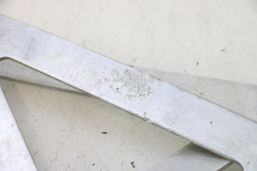 photo de UNTER SITZ VERKLEIDUNG PEUGEOT TREKKER 50 (1995 - 2004) - Details der Befestigungspunkte