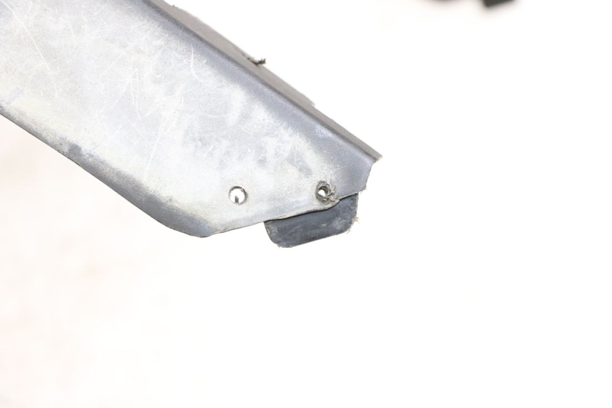 photo de UNTER SITZ VERKLEIDUNG PIAGGIO TYPHOON 50 (2000 - 2009) - Detailansicht des Bauteils