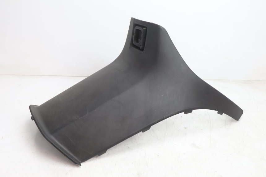 photo de UNTER SITZ VERKLEIDUNG PIAGGIO TYPHOON 50 (2000 - 2009) - Detailansicht des Bauteils