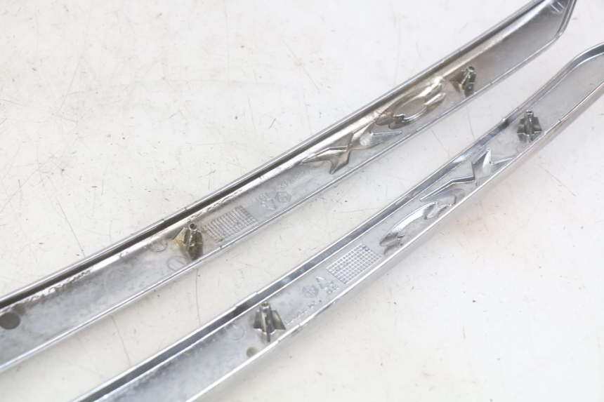 photo de SITZBANKABDECKUNG PIAGGIO X8 125 (2004 - 2007) - Oberflächenzustand und Material