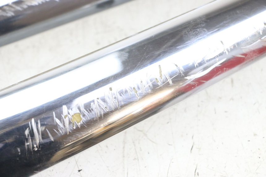 photo de UNTER SITZ VERKLEIDUNG PIAGGIO XEVO - X EVO 125 (2007 - 2017) - Details der Befestigungspunkte