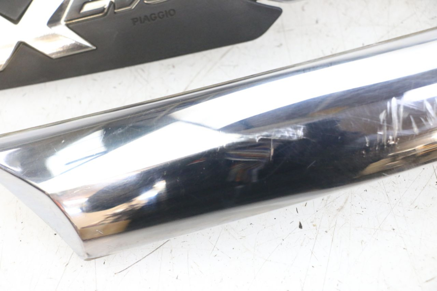 photo de UNTER SITZ VERKLEIDUNG PIAGGIO XEVO - X EVO 125 (2007 - 2017) - Oberflächenzustand und Material
