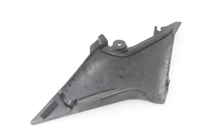 photo de UNTER SITZ VERKLEIDUNG YAMAHA XJ600 XJ DIVERSION 600 (1992 - 1997) - Details der Befestigungspunkte