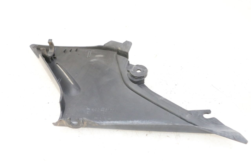 photo de UNTER SITZ VERKLEIDUNG YAMAHA XJN DIVERSION 600 (2000 - 2003) - Zoom auf Gebrauchszustand