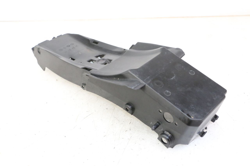 photo de UNTER SITZ VERKLEIDUNG YAMAHA TRACER 7 700 (2020 - 2024) - Details der Befestigungspunkte