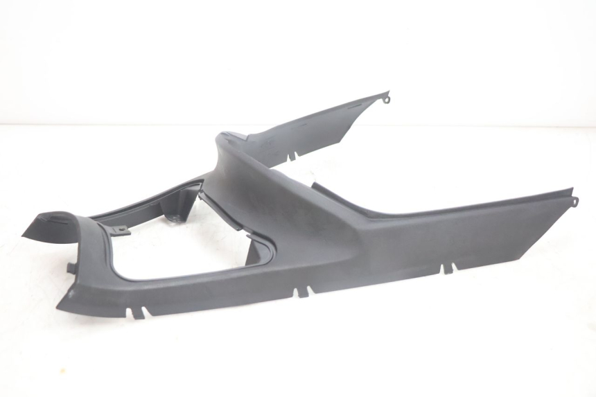 photo de UNTER SITZ VERKLEIDUNG YAMAHA YP MAJESTY 125 (2002 - 2006) - Detailansicht des Bauteils