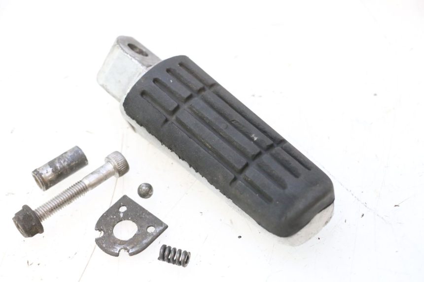 photo de FUSSRASTEN HINTEN RECHT YAMAHA FJR 1300 (2001 - 2005) - Detailansicht des Bauteils