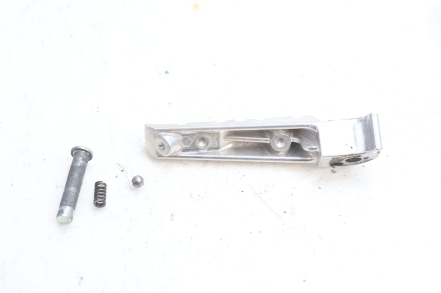 photo de FUSSRASTEN HINTEN RECHT YAMAHA FZ8 800 (2010 - 2016) - Alternative Perspektive