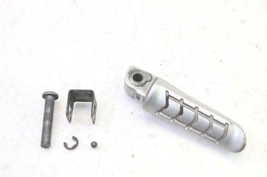 photo de FUSSRASTEN HINTEN RECHT BMW G310 R 310 (2016 - 2020) - Detailansicht des Bauteils