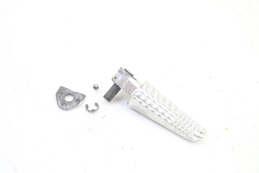 photo de FUSSRASTEN HINTEN RECHT SUZUKI GSR 750 (2011 - 2017) - Hauptansicht