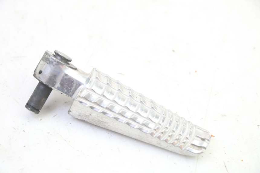 photo de FUSSRASTEN HINTEN RECHT SUZUKI GSR 750 (2011 - 2017) - Detailansicht des Bauteils