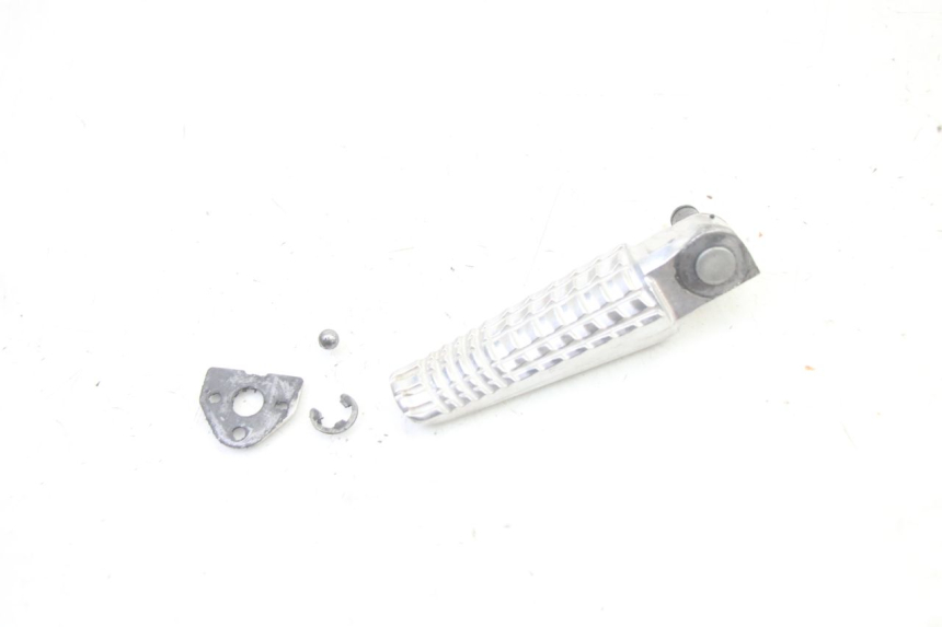 photo de FUSSRASTEN HINTEN RECHT SUZUKI GSR 750 (2011 - 2017) - Zoom auf Gebrauchszustand