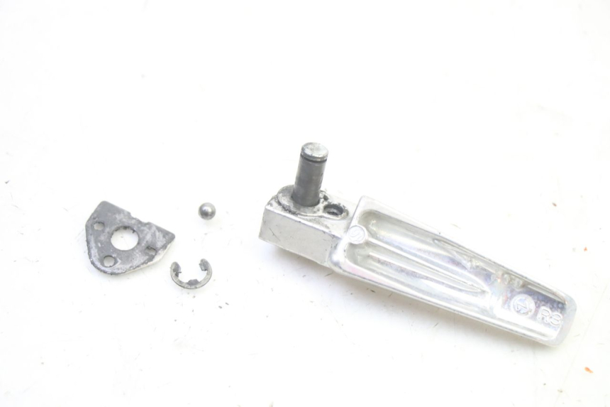 photo de FUSSRASTEN HINTEN RECHT SUZUKI GSR 750 (2011 - 2017) - Alternative Perspektive