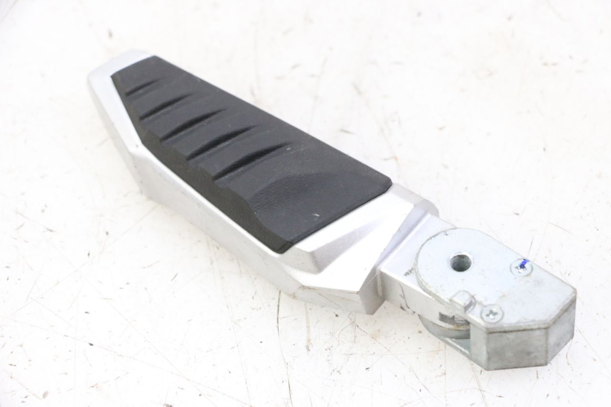 photo de FUSSRASTEN HINTEN RECHT SYM JOYMAX 125 (2010 - 2017) - Zoom auf Gebrauchszustand