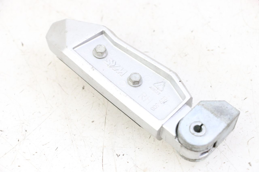 photo de FUSSRASTEN HINTEN RECHT SYM JOYMAX 125 (2010 - 2017) - Alternative Perspektive