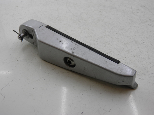 photo de FUSSRASTEN HINTEN RECHT KYMCO XCITING RI ABS 500 (2010) - Alternative Perspektive