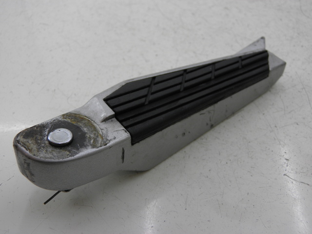 photo de FUSSRASTEN HINTEN RECHT KYMCO XCITING RI ABS 500 (2010) - Technische Nahaufnahme