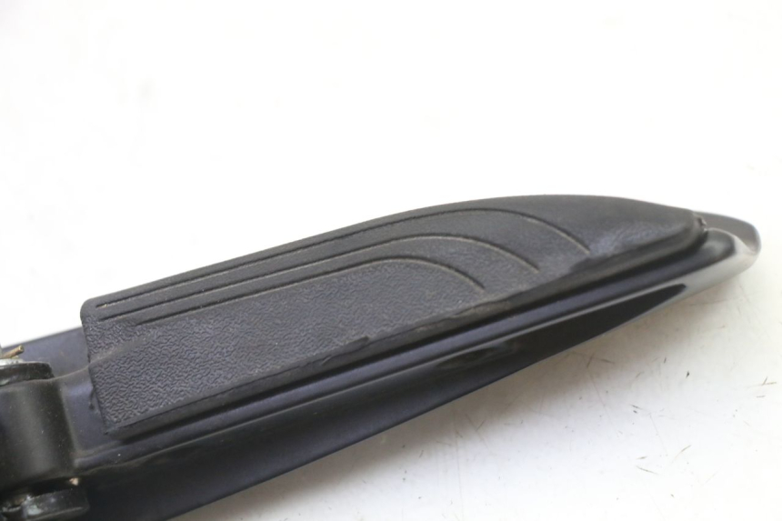 photo de FUSSRASTEN HINTEN RECHT PIAGGIO MP3 HPE 310 (2024 - 2025) - Zoom auf Gebrauchszustand