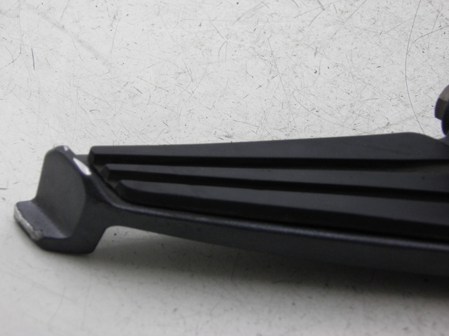 photo de FUSSRASTEN HINTEN RECHT PEUGEOT GEOPOLIS 250 (2006 - 2008) - Technische Nahaufnahme