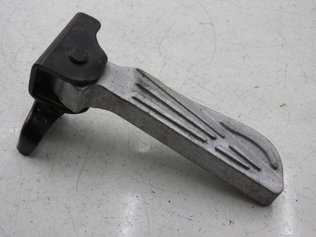 photo de FUSSRASTEN HINTEN RECHT PEUGEOT TWEET 125 (2010 - 2017) - Details der Befestigungspunkte