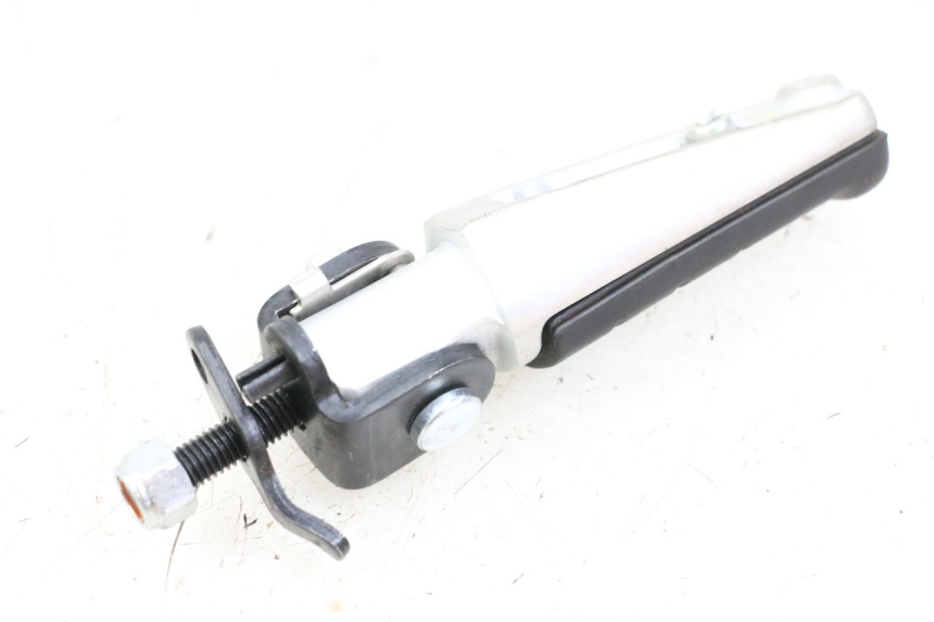 photo de FUSSRASTEN HINTEN RECHT ROYAL ENFIELD CONTINENTAL GT 650 (2019 - 2024) - Zoom auf Gebrauchszustand