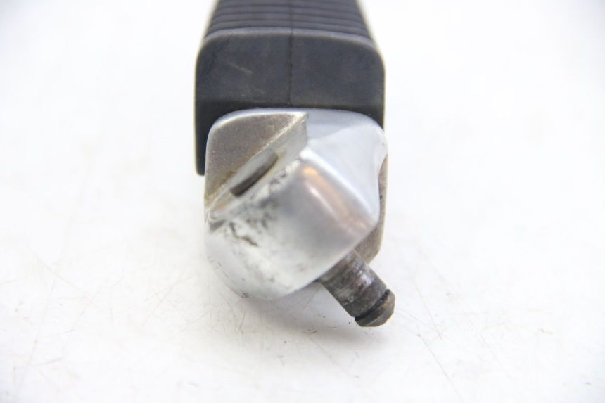 photo de RECHTER HINTERRADSTÄNDER SUZUKI SIXTEEN 125 (2008 - 2010) - Zoom auf Gebrauchszustand