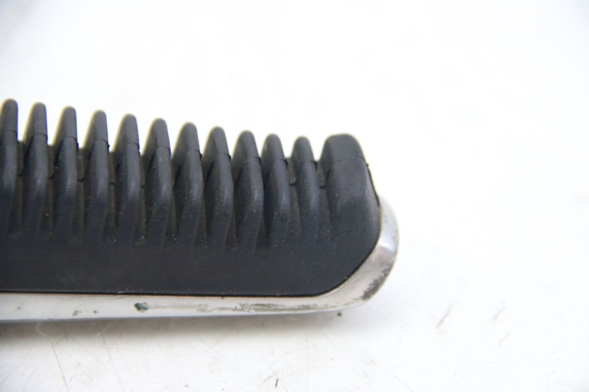 photo de RECHTER HINTERRADSTÄNDER SUZUKI SIXTEEN 125 (2008 - 2010) - Technische Nahaufnahme