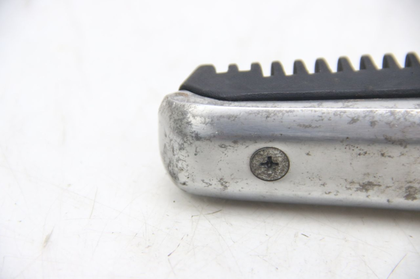 photo de RECHTER HINTERRADSTÄNDER SUZUKI SIXTEEN 125 (2008 - 2010) - Kennzeichnungen und Originalreferenzen