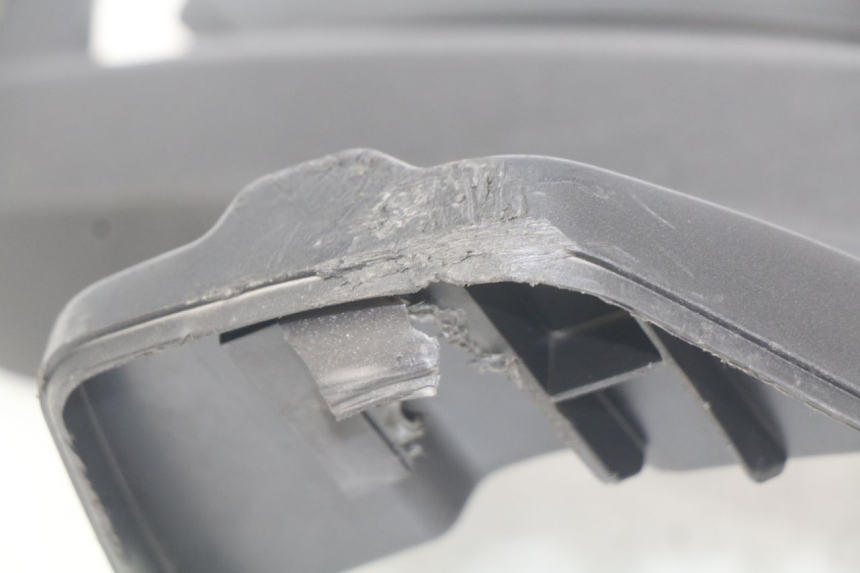 photo de RECHTER HINTERRADSTÄNDER APRILIA SR 2T 50 (2012 - 2017) - Oberflächenzustand und Material