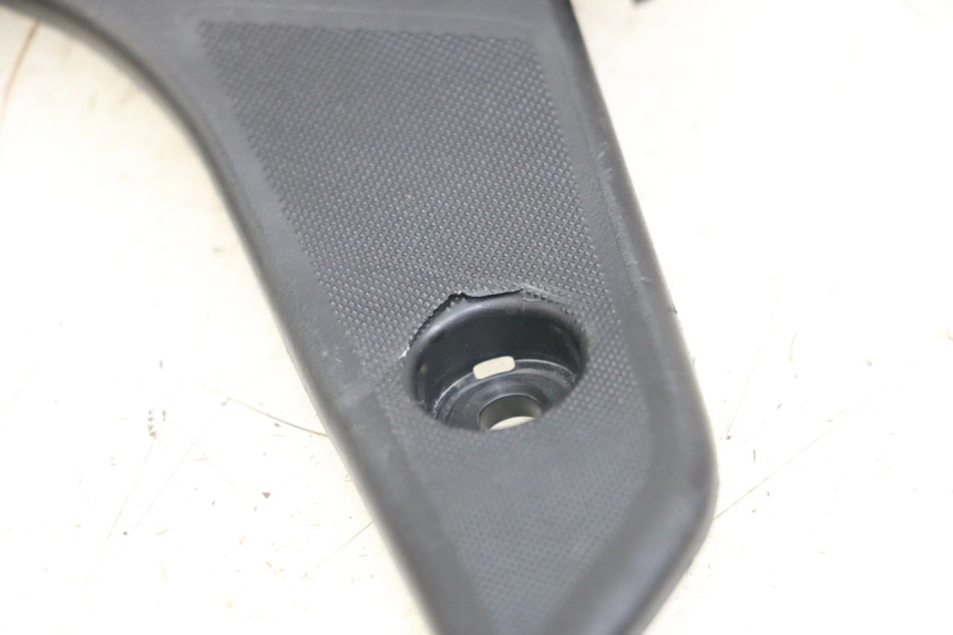 photo de FUSSRASTEN HINTEN RECHT PIAGGIO VESPA PRIMAVERA 4T 50 (2021 - 2024) - Detailansicht des Bauteils