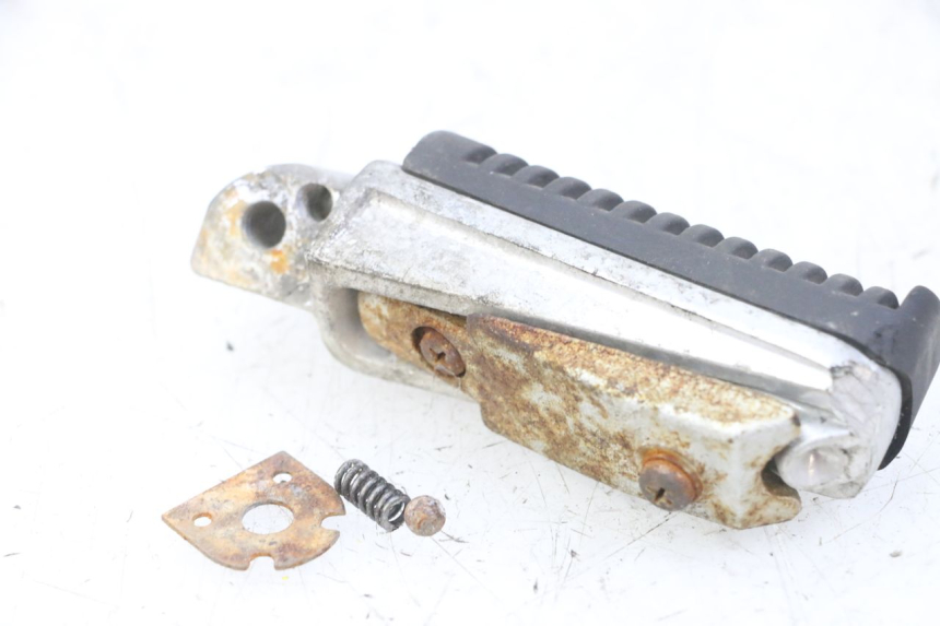 photo de FUSSRASTEN HINTEN RECHT YAMAHA XJ6 ABS 600 (2008 - 2016) - Zoom auf Gebrauchszustand