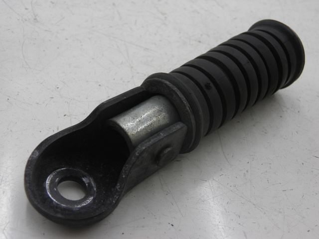 photo de FUSSRASTEN HINTEN RECHT YAMAHA SR 125 (1982 - 2003) - Zoom auf Gebrauchszustand