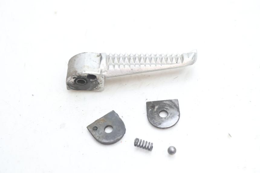 photo de FUSSRASTEN HINTEN RECHT YAMAHA YZF R GENESIS 750 (1993 - 1998) - Zoom auf Gebrauchszustand