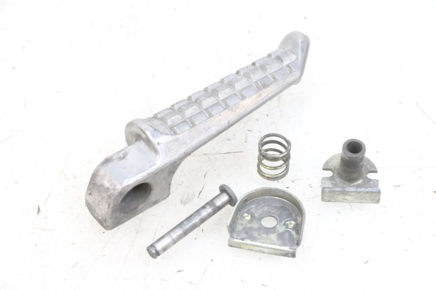 photo de FUSSRASTEN HINTEN RECHT KAWASAKI ZR 7 750 (1999 - 2004) - Alternative Perspektive