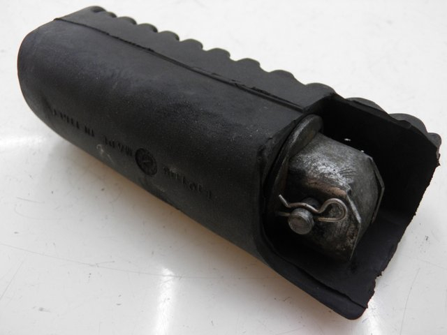 photo de FUSSRASTEN HINTEN LINKS APRILIA LEONARDO ST 250 (2002 - 2005) - Detailansicht des Bauteils