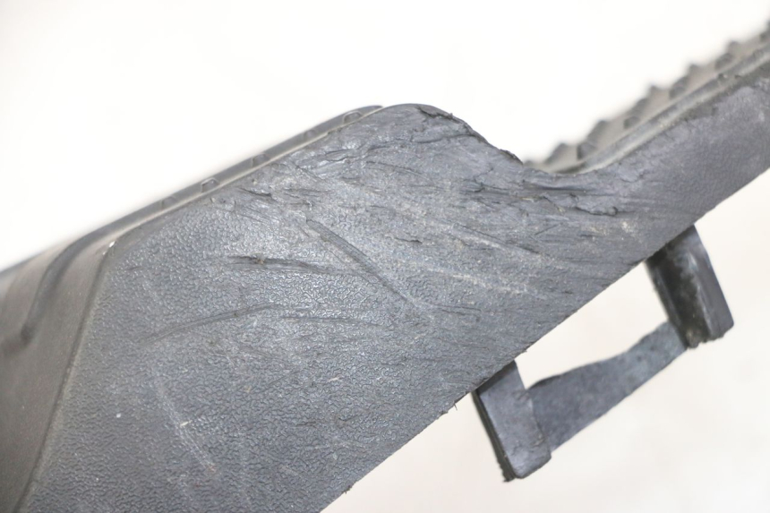 photo de LINKER HINTERER FUßRASTEN SYM FIDDLE 2 50 (2008 - 2013) - Zoom auf Gebrauchszustand