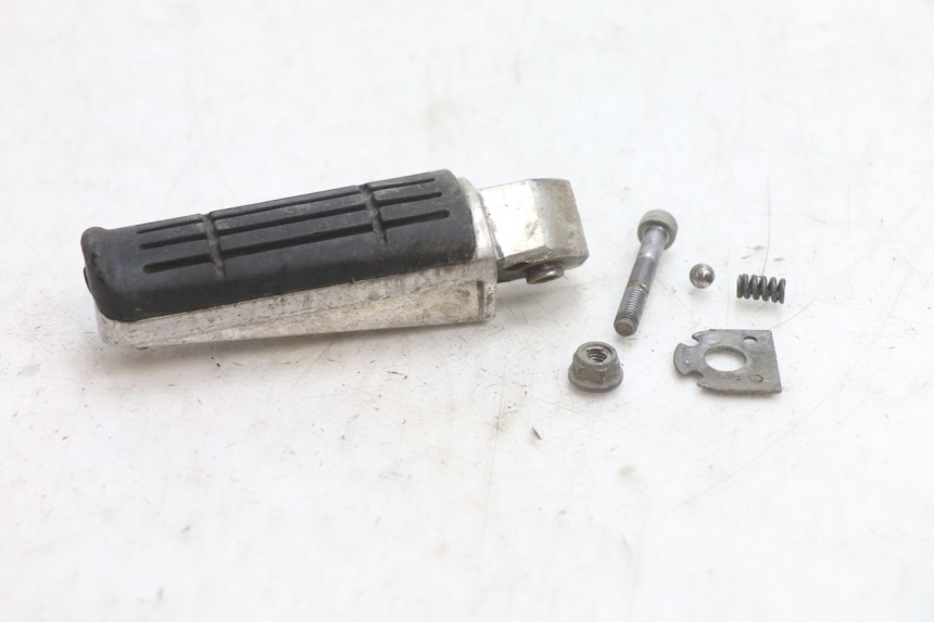 photo de FUSSRASTEN HINTEN LINKS YAMAHA FJR 1300 (2001 - 2005) - Detailansicht des Bauteils