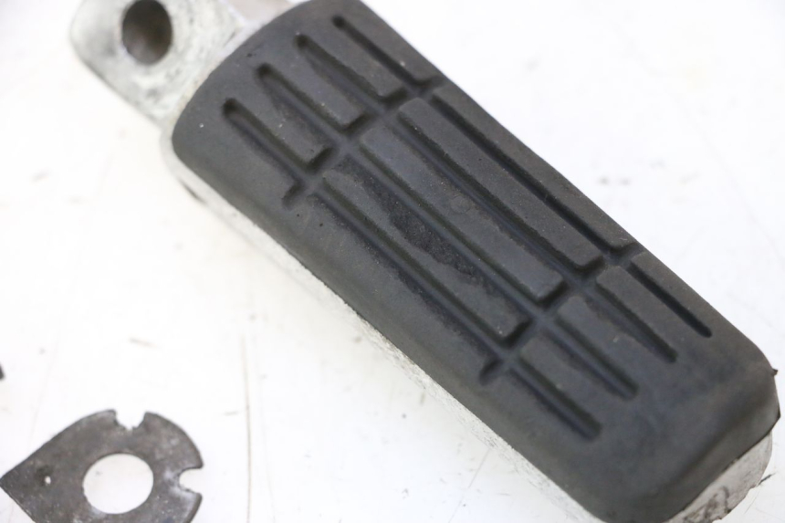 photo de FUSSRASTEN HINTEN LINKS YAMAHA FJR 1300 (2001 - 2005) - Zoom auf Gebrauchszustand