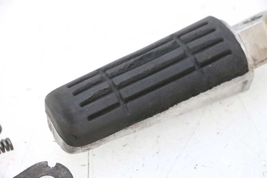 photo de FUSSRASTEN HINTEN LINKS YAMAHA FJR 1300 (2001 - 2005) - Alternative Perspektive