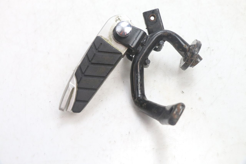 photo de FUSSRASTEN HINTEN LINKS SYM GTS EVO 125 (2009 - 2013) - Zoom auf Gebrauchszustand