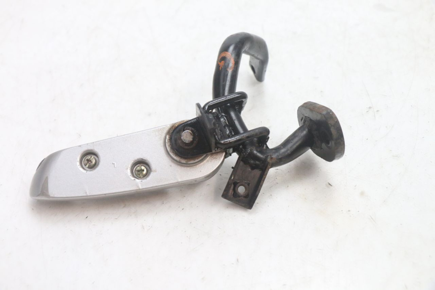 photo de FUSSRASTEN HINTEN LINKS SYM GTS EVO 125 (2009 - 2013) - Details der Befestigungspunkte