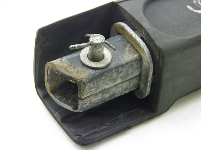 photo de FUSSRASTEN HINTEN LINKS HONDA FES S-WING SWING 125 (2007 - 2015) - Zoom auf Gebrauchszustand