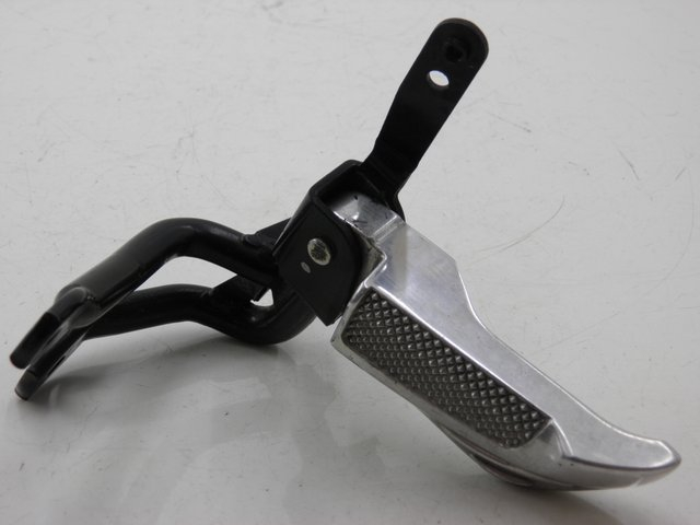 photo de FUSSRASTEN HINTEN LINKS HONDA NHX LEAD 110 (2008 - 2010) - Detailansicht des Bauteils