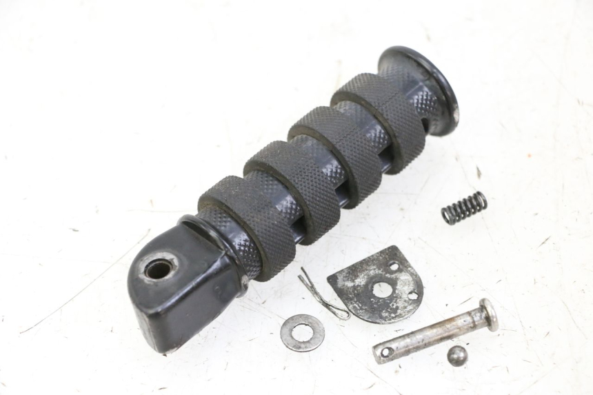 photo de FUSSRASTEN HINTEN LINKS KEEWAY K-LIGHT KLIGHT 125 (2018 - 2025) - Zoom auf Gebrauchszustand