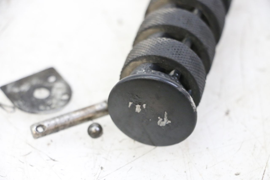 photo de FUSSRASTEN HINTEN LINKS KEEWAY K-LIGHT KLIGHT 125 (2018 - 2025) - Technische Nahaufnahme