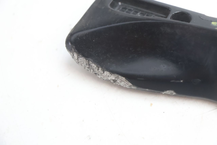 photo de FUSSRASTEN HINTEN LINKS PIAGGIO MP3 HPE 530 (2022 - 2026) - Detailansicht des Bauteils