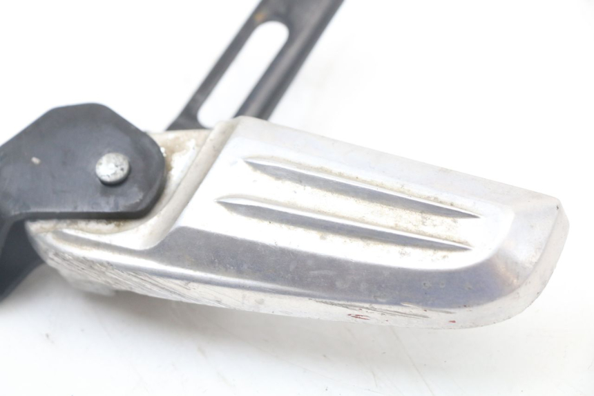 photo de FUSSRASTEN HINTEN LINKS HONDA PCX (JF47) 125 (2012 - 2013) - Detailansicht des Bauteils