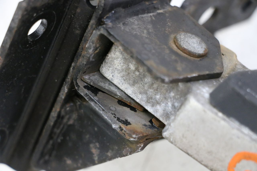 photo de FUSSRASTEN HINTEN LINKS PEUGEOT SATELIS 125 (2013 - 2018) - Alternative Perspektive